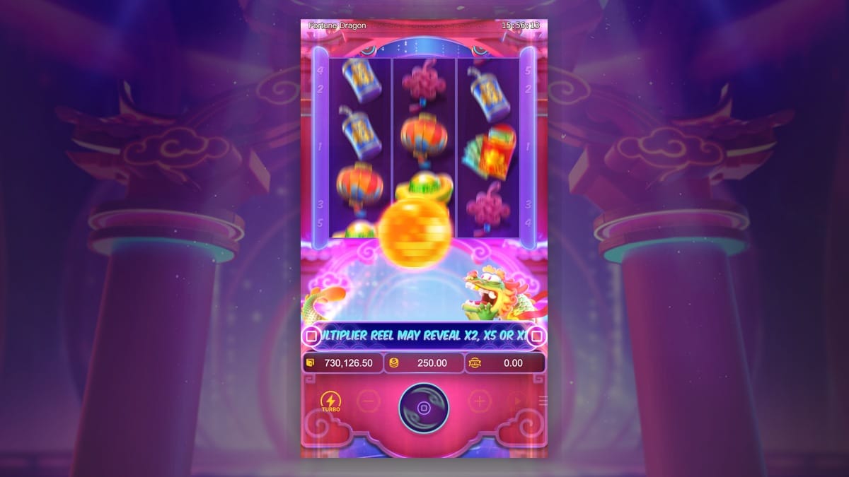 Fortune Dragon Feature ativada com 8 Fortune Spins e multiplicadores expandidos garantidos. PG Soft.