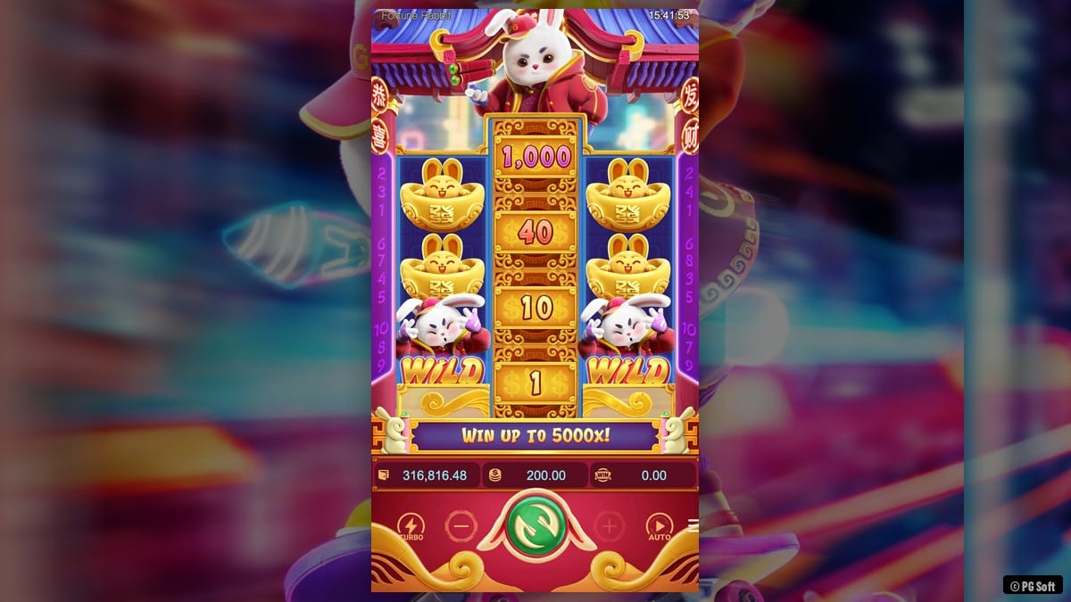 Jogo base do Fortune Rabbit com grade 3-4-3, Prize Symbols 1.000x no rolo central e Wild nos laterais. PG Soft.